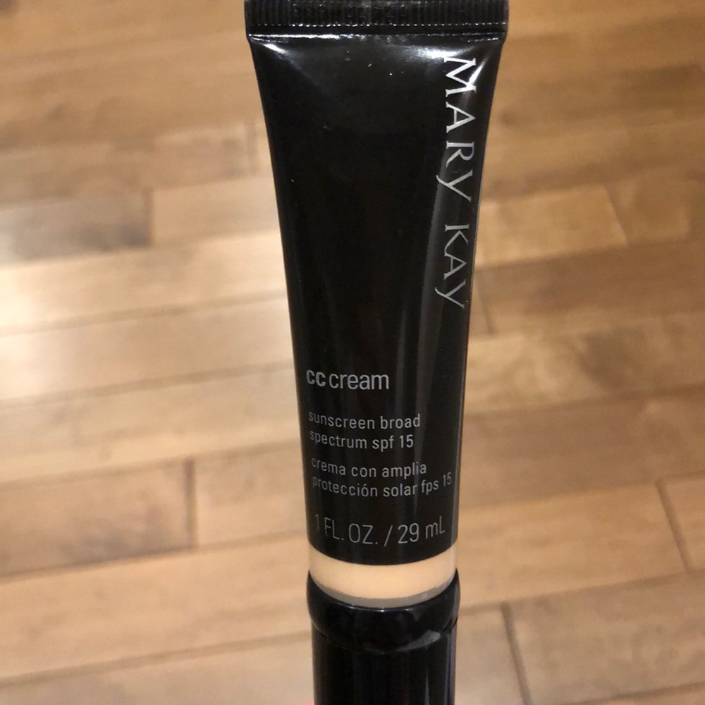 NIB Mary Kay CC Cream in Very Light